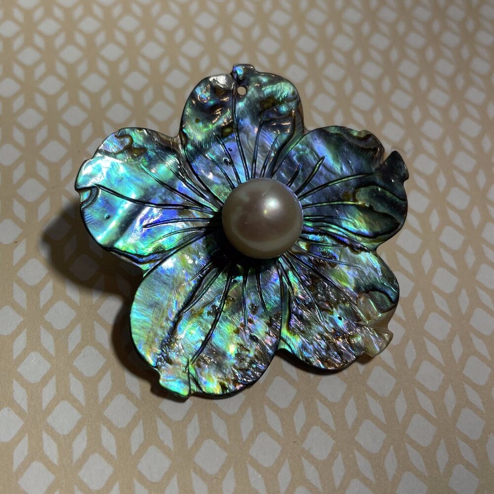 Vintage Artisan Abalone Carved Shell Freshwater Pearl Flower Brooch 1 5/8” dia
